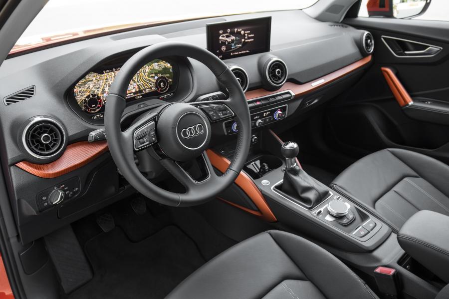 Интерьер Audi Q2 TDI Design 2016 года  (WW) (фото 10 из 14)